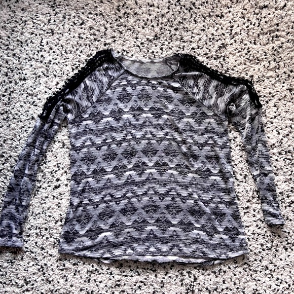 Cold shoulder top - Picture 1 of 3